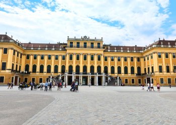 Sissi Vibes & Sweet Treats at Schönbrunn Palace